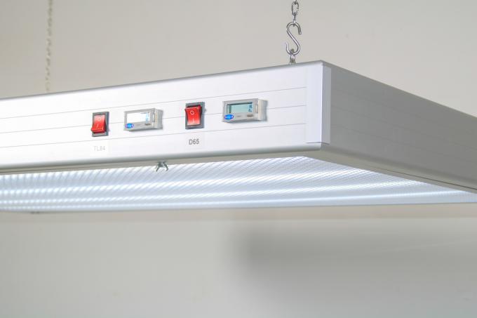 D50 In hộp treo đèn CC120 Bảng ánh sáng màu với nguồn sáng tùy chọn: D65, TL84, U30